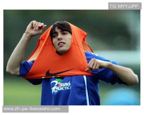 足球偶像的传奇之路：从青涩少年到世界巨星的成长故事